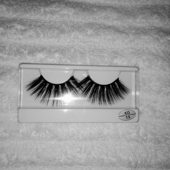 Lashes - Picture 1 of 4